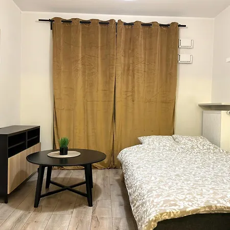 K22 Komputerowa 7 Chopin Airport وارسو